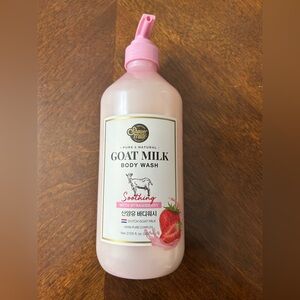 Shower Mate Goat Milk w/ Strawberry Body Wash 800ml
